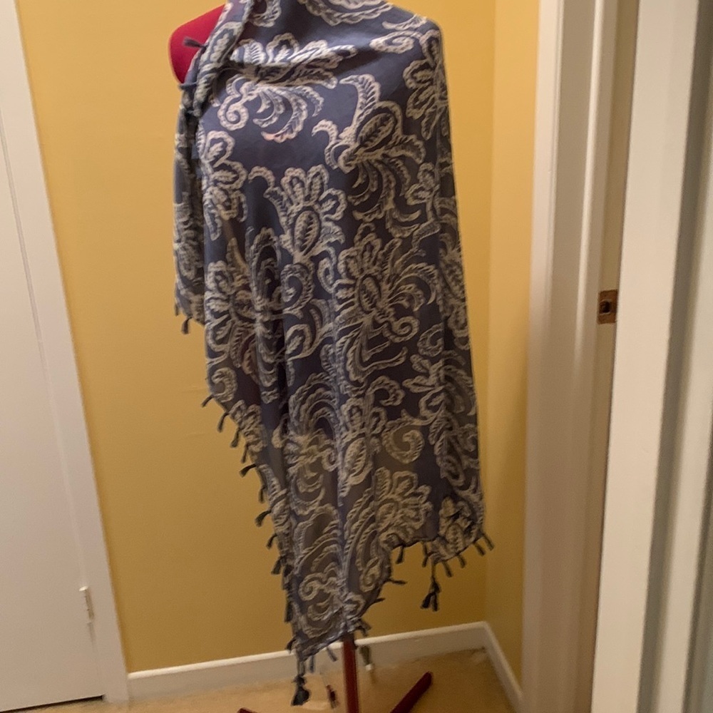 Persian Style scarf with tassels 🔴